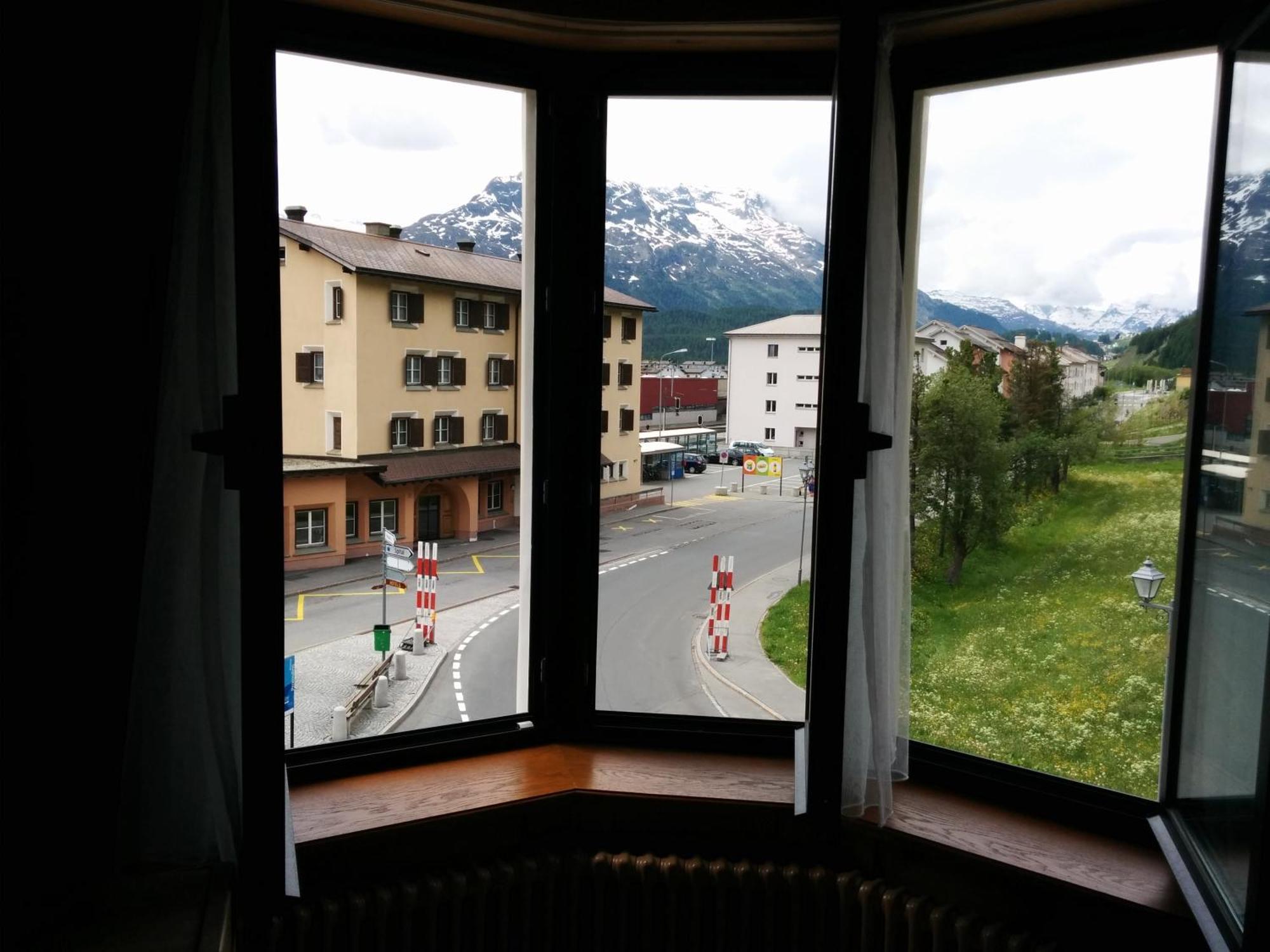 Hotel Terminus Samedan Quarto foto