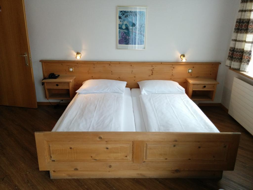 Hotel Terminus Samedan Quarto foto