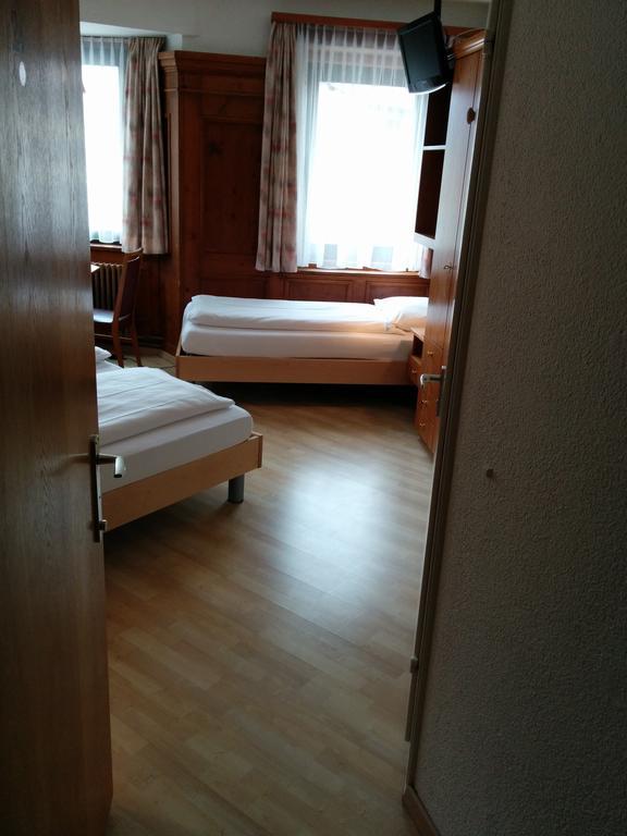 Hotel Terminus Samedan Quarto foto