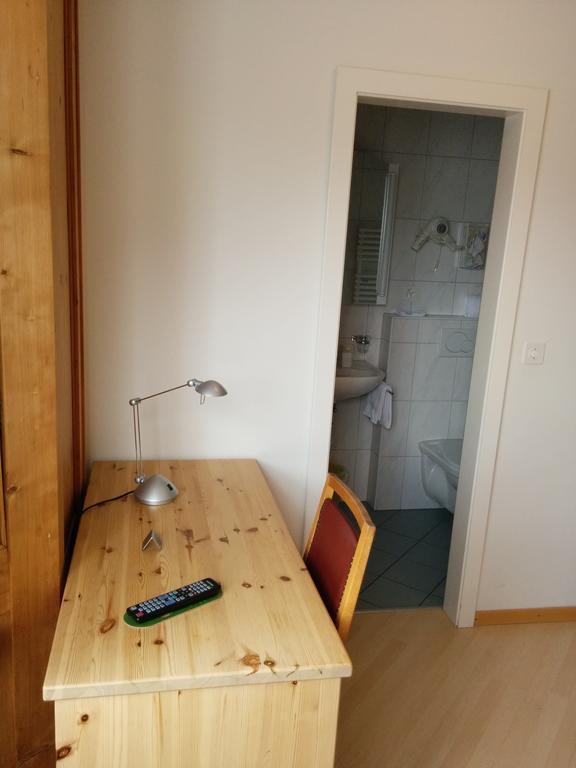 Hotel Terminus Samedan Quarto foto