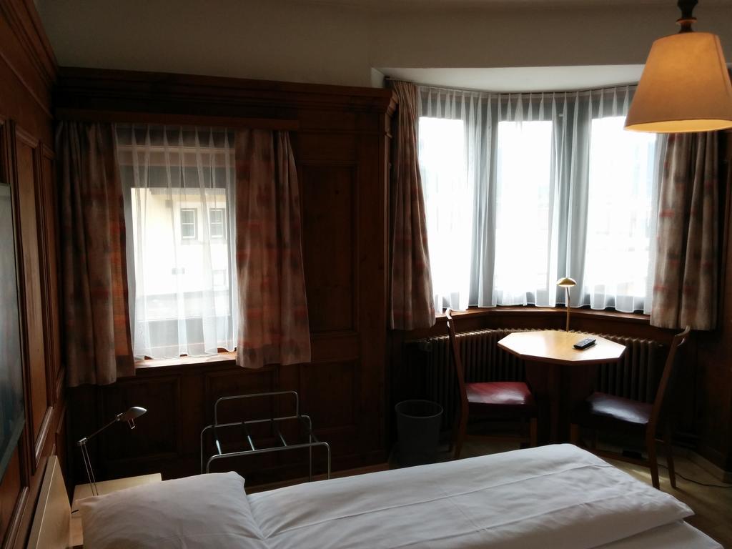 Hotel Terminus Samedan Quarto foto