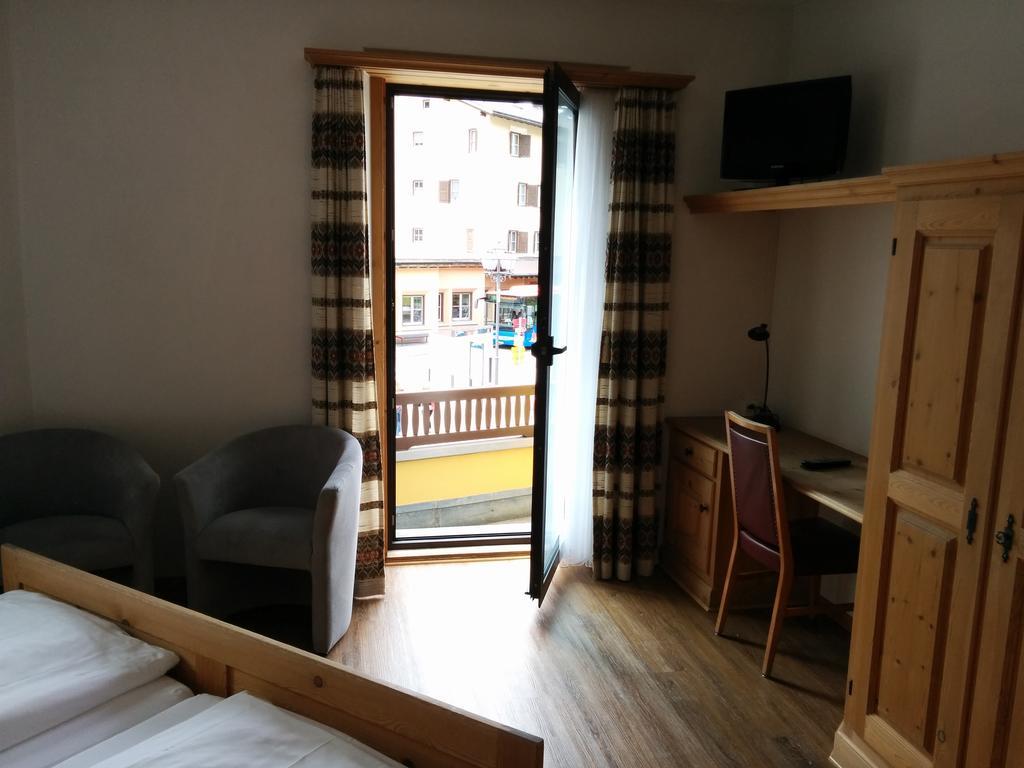 Hotel Terminus Samedan Quarto foto