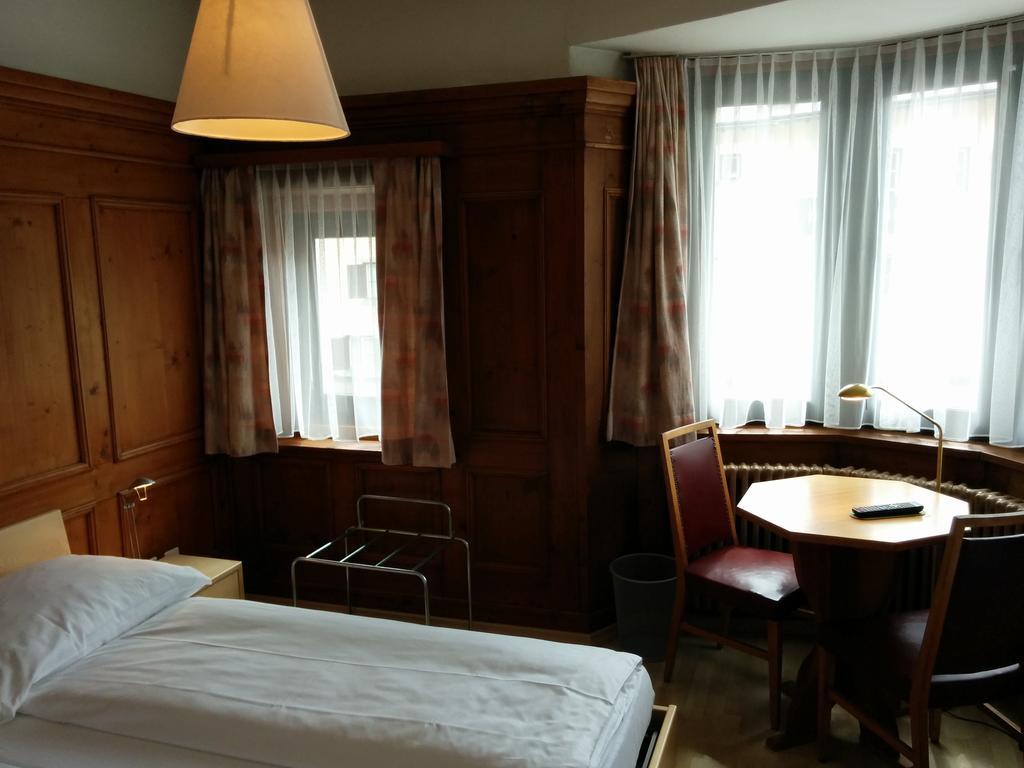 Hotel Terminus Samedan Quarto foto